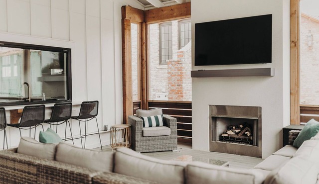 Outdoor perfection: 3 porches with park views, turf backyard, easy walk to pool