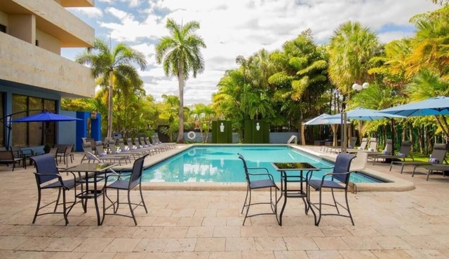 Outdoor Pool And Free Airport Shuttle, Near Cruise Terminal | 4 Relaxing Units