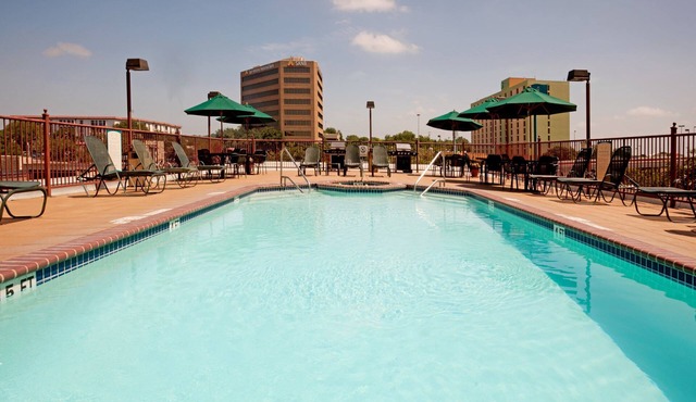 Outdoor Pool and Hot Tub | 15 Mins from Riverwalk!