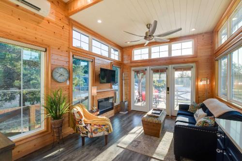 Outdoor Pool and Patio Quiet Whitney Retreat!