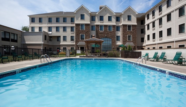 Outdoor Pool. Free Breakfast. Only 10 Min to University of Delaware!