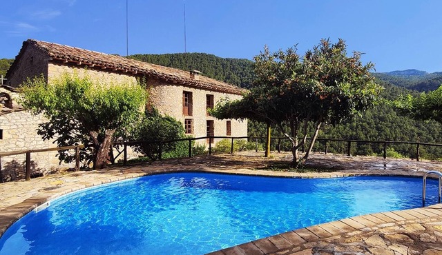 Outdoor pool. Indoor pool. Barbecue, 14/16 people. Wifi