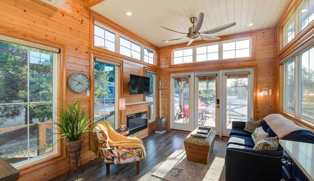 Outdoor Pool & Patio: Quiet Whitney Retreat!