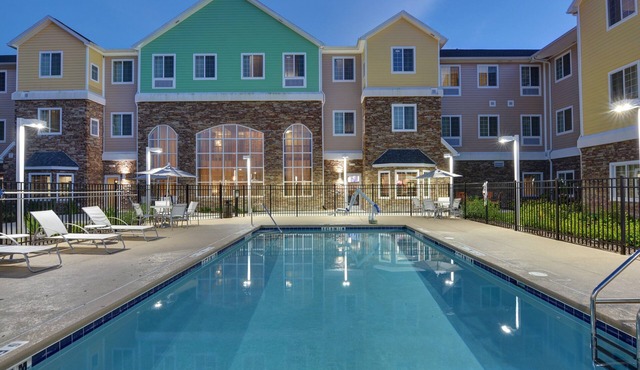 Outdoor Pool. Private Suite Perfect for Groups!