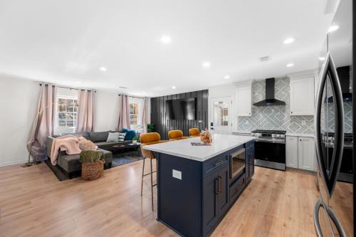 Outdoor Projector, Arcade, Fire Pit, 2 Car Garage, 2 Living Rooms