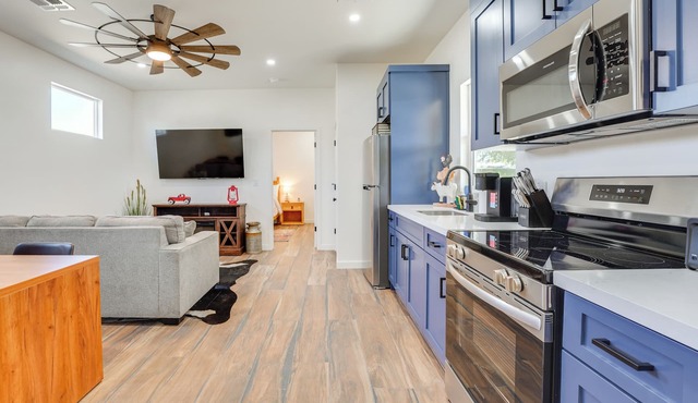 Outdoor Space, Near Everything: Glendale Getaway!