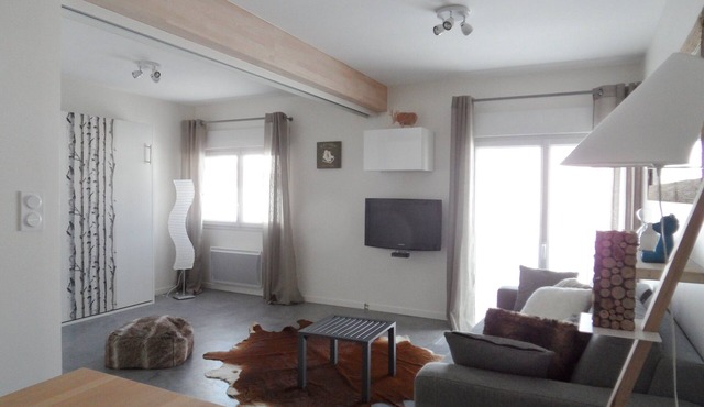 OUTDOOR TERRACE APARTMENT at the foot of the ski slopes, snowshoeing, sledding