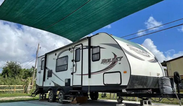 Outdoors Fun! Big lot! Clean Updated RV, A/C