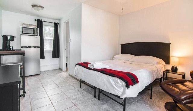 Outdoors Inn Room #9