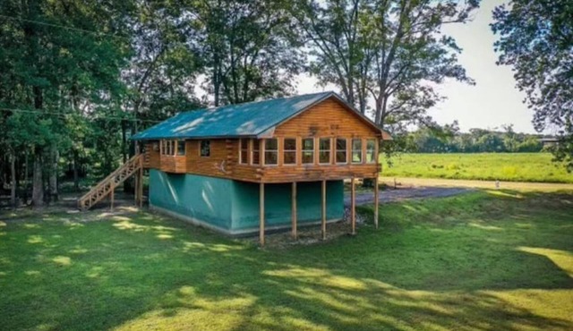 Outdoors Paradise! Private cabin on the bank of the White River.
