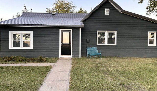 Outdoorsman's Paradise Sleeps 9 in Cedar