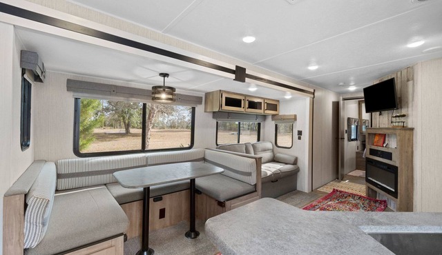 Outdoorsmen Retreat: Indoor pool, Spa, fire pits, Bed& Breakfast, Peaceful