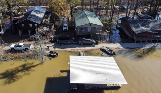 Outdoorsmen's Paradise: Lodge on The Black River