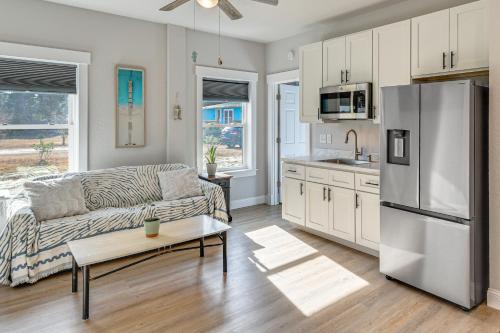 Outer Banks Couples Escape Near Beach and Gardens!