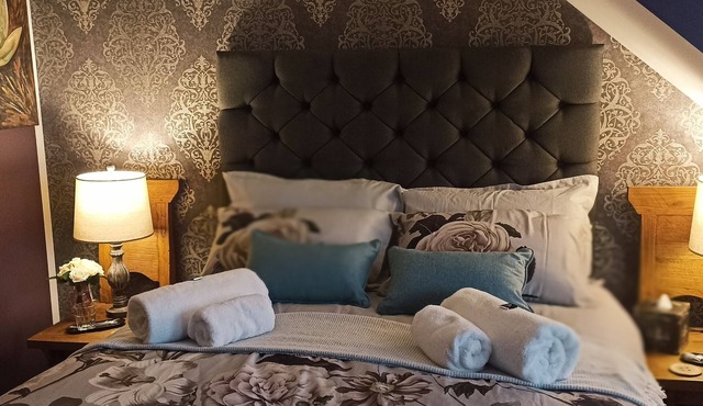 Outlander Boutique B&B King