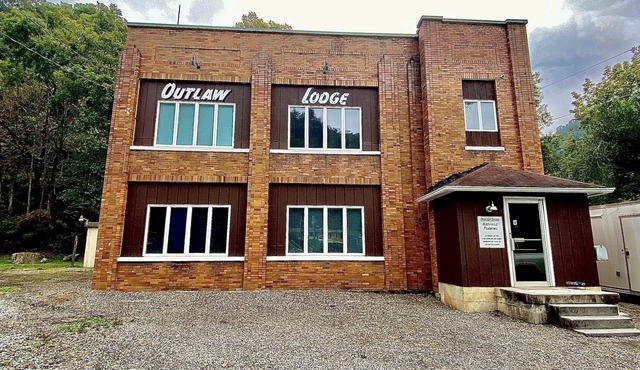 Outlaw Lodge (McCoy Floor 2nd)ATV,SXS, MX Offroad lodging