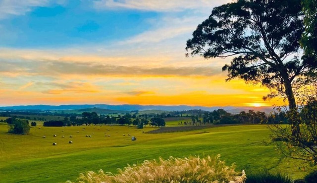 Outlook Hill Garden Estate - Modern Villa