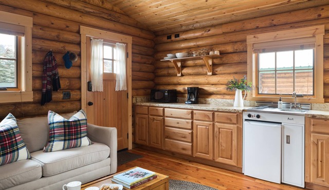 Outpost: Alpine Cottage Studio