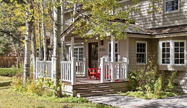 Outpost: Aspens House with Private Hot Tub & AC