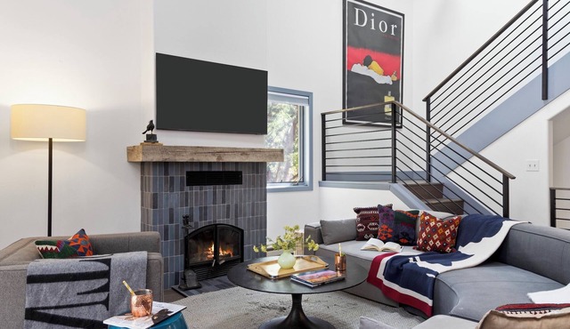 Outpost: Clark's Knoll 381 - Walk to Town Square