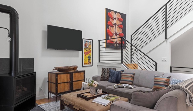 Outpost: Clark's Knoll 385 - Walk to Town Square