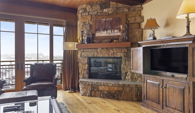 Outpost: Crystal Springs 301 - AC & Next To Tram!