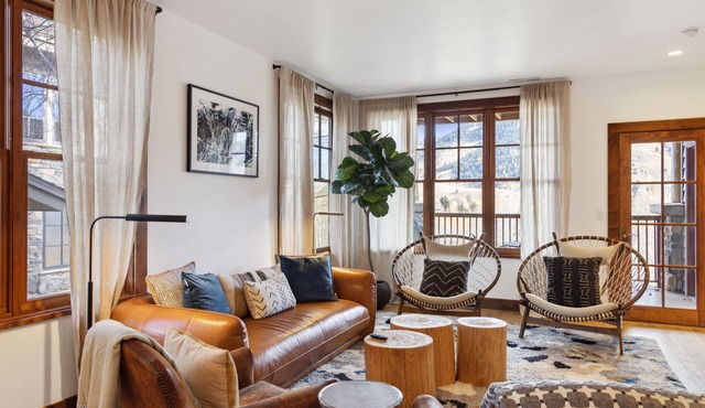 Outpost: Grand View 301 - Renovated Condo w/AC