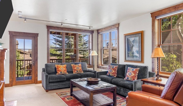 Outpost: Grand View 5020A - Fireplace, Elevator, AC!