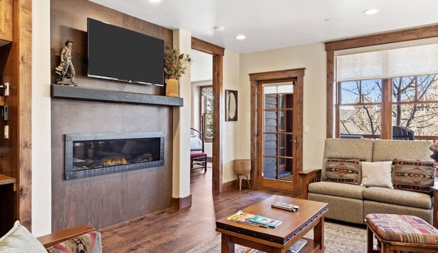 Outpost: Grand View 5120 - Air Conditioned