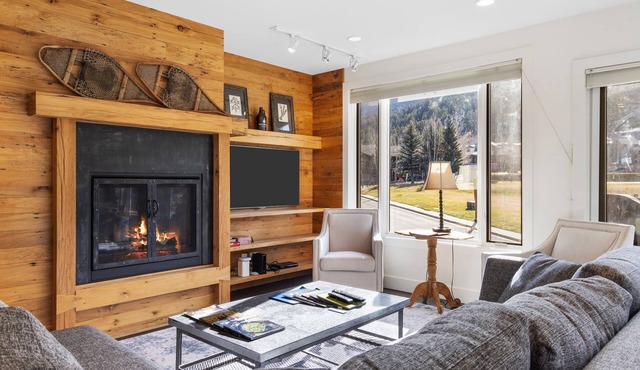 Outpost: King Ridge 7 Penthouse - AC & Hot Tub!