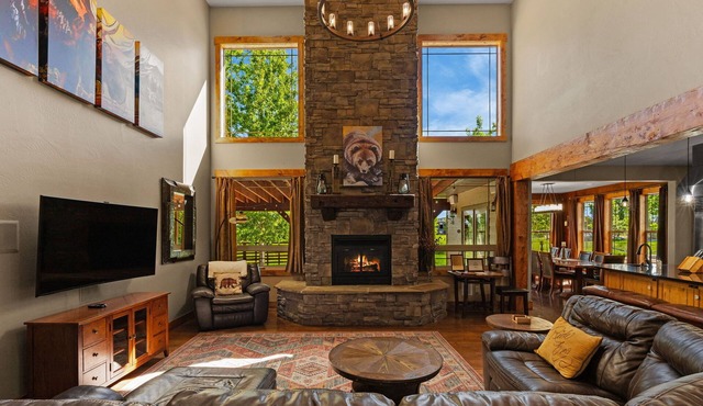 Outpost Oasis- Wonderful 6 bedroom house!