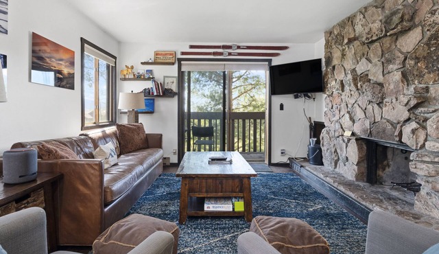 Outpost: Sleeping Indian E8 - Hot Tub Access!