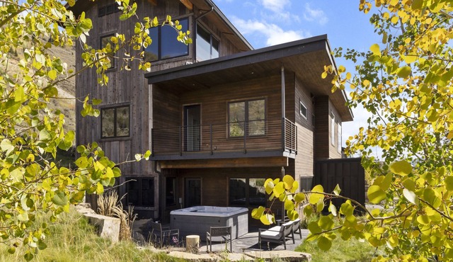 Outpost: Snake River Retreat - Private Hot Tub!