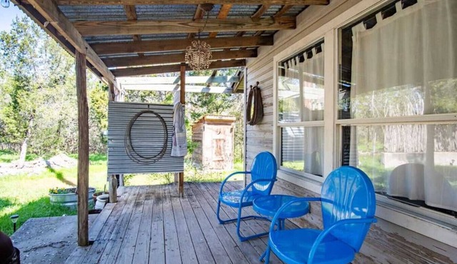 Outpost Vibes: Outhouse, Outdoor Shower & Pool