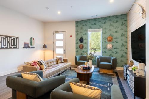 Outrider 1018 by AvantStay Private Balcony Minutes to Broadway Downtown