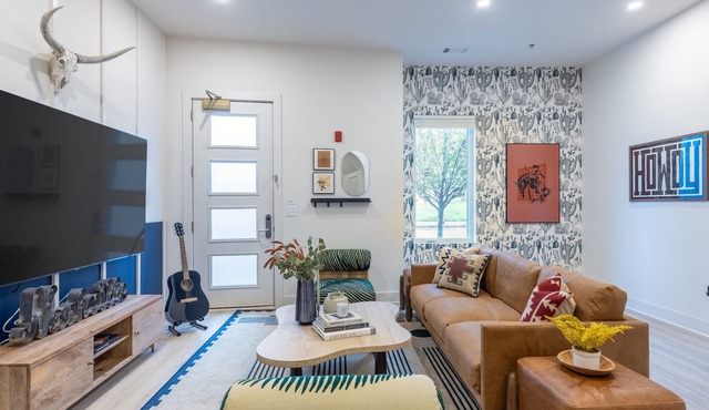 Outrider 109 by AvantStay | Private Balcony | Near Downtown, Close to Broadway