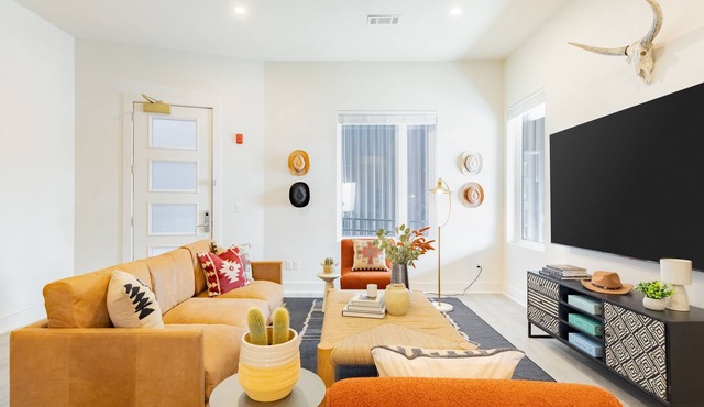 Outrider 115 by AvantStay | Private Rooftop Patio, Close to Broadway