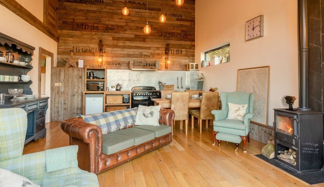 Outshot Barn - sleeps 4 guests in 2 bedrooms, Hay-on-Wye