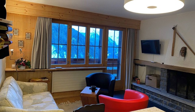 Outside: 3-room apartment for 5 people on the lower floor, balcony -Interior: 90 m2, closed entrance