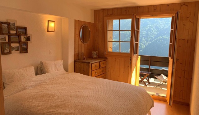 Outside : 4 room duplex flat for 6 persons, 2 balconies facing south, nice view -Inside : approx. 95