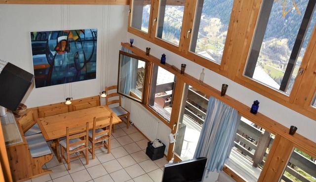 Outside : 4 rooms apartment with south balcony, for 5 people -Inside : approx. ? sqm, living with fi