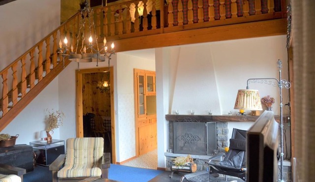 Outside : 4-rooms flat for 6-7 person on the 4th floor, balcony -Inside : ~120 sqm, living room with