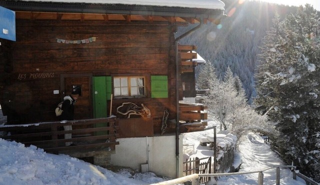 Outside : chalet for 4 persons maximum in the center of the old village with direct and easy access,