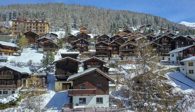 Outside : chalet for 6 persons, balcony, grass terrace -Inside : 110 sqm, livng with a fire place, d