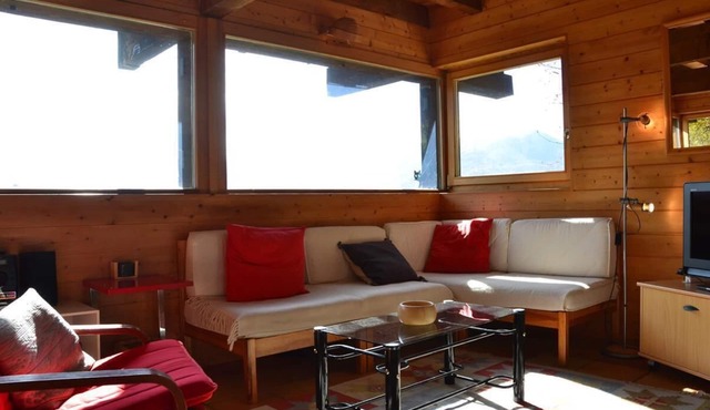 Outside : chalet in Chandolin, for 4-6 persons, balcony, terrace, lawn with garden furnitureInside :