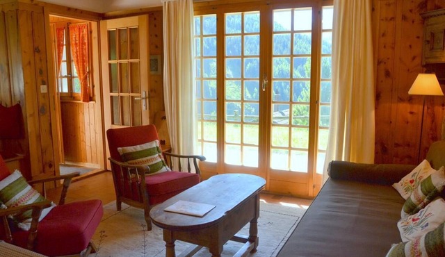 Outside: cottage for 4 people, ground floor with garden and garden furniture, balcony -Interior: 80
