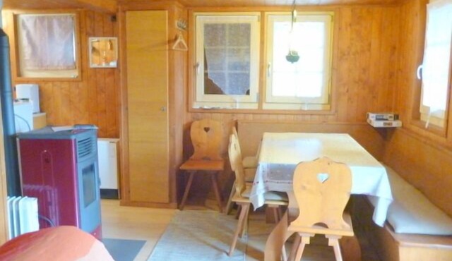 Outside : flat on the ground floor of a chalet near the cog railway, for 2-4 persons, large terrace