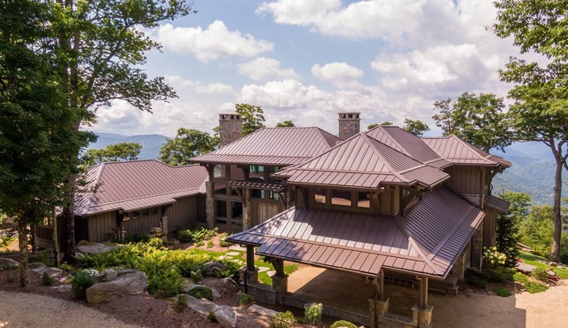 Outside Inn at The Lodges at Eagles Nest
