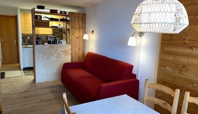 Outside : Living on the 3rd floor of an apartment house, in Chandolin, for 2-4 persons, balcony with