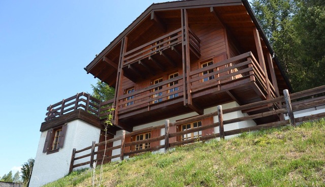 Outside : spacious 3-storey chalet, for 10 person, nice panoramic view, terrace and balcony –Inside